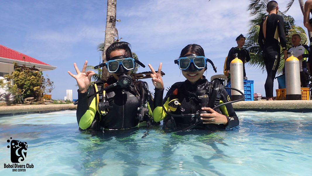 introduction au cours de plongée sous-marine aux Philippines alona